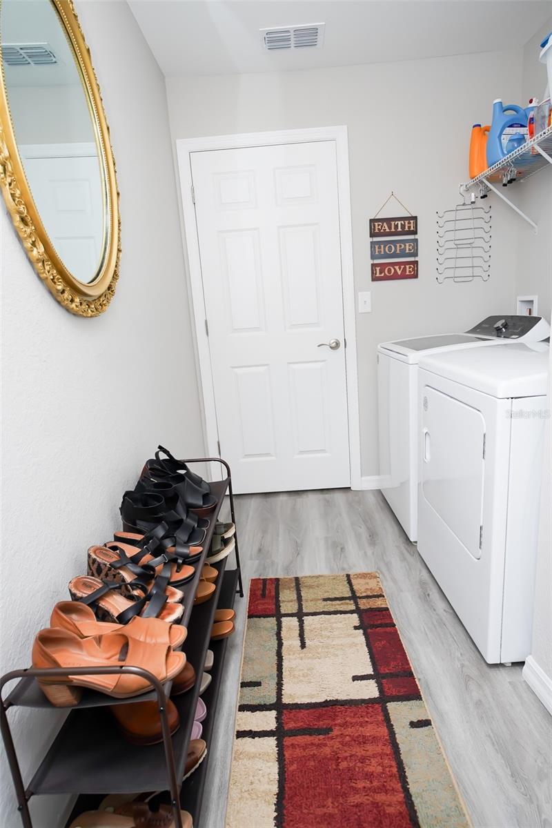 Image 19 of 31 For 13358 111 Street