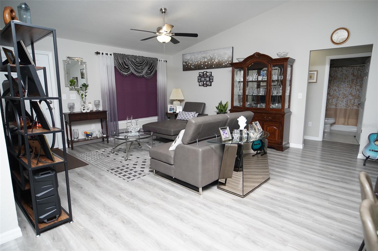 Image 3 of 31 For 13358 111 Street