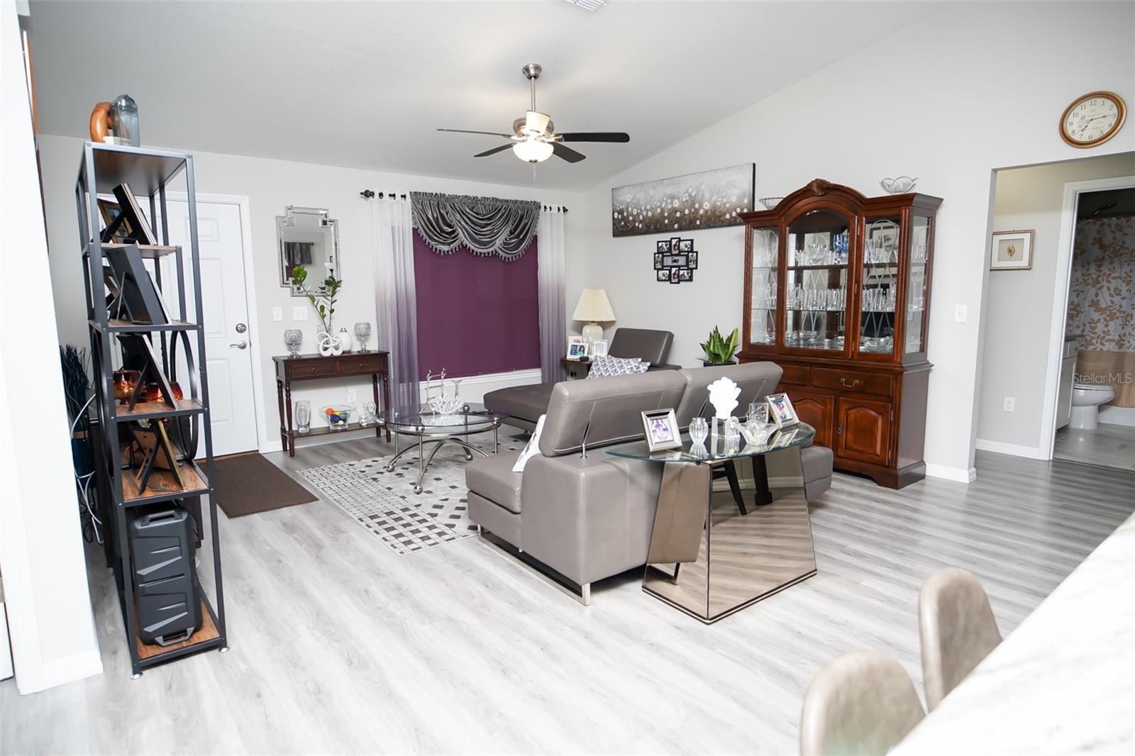 Image 4 of 31 For 13358 111 Street