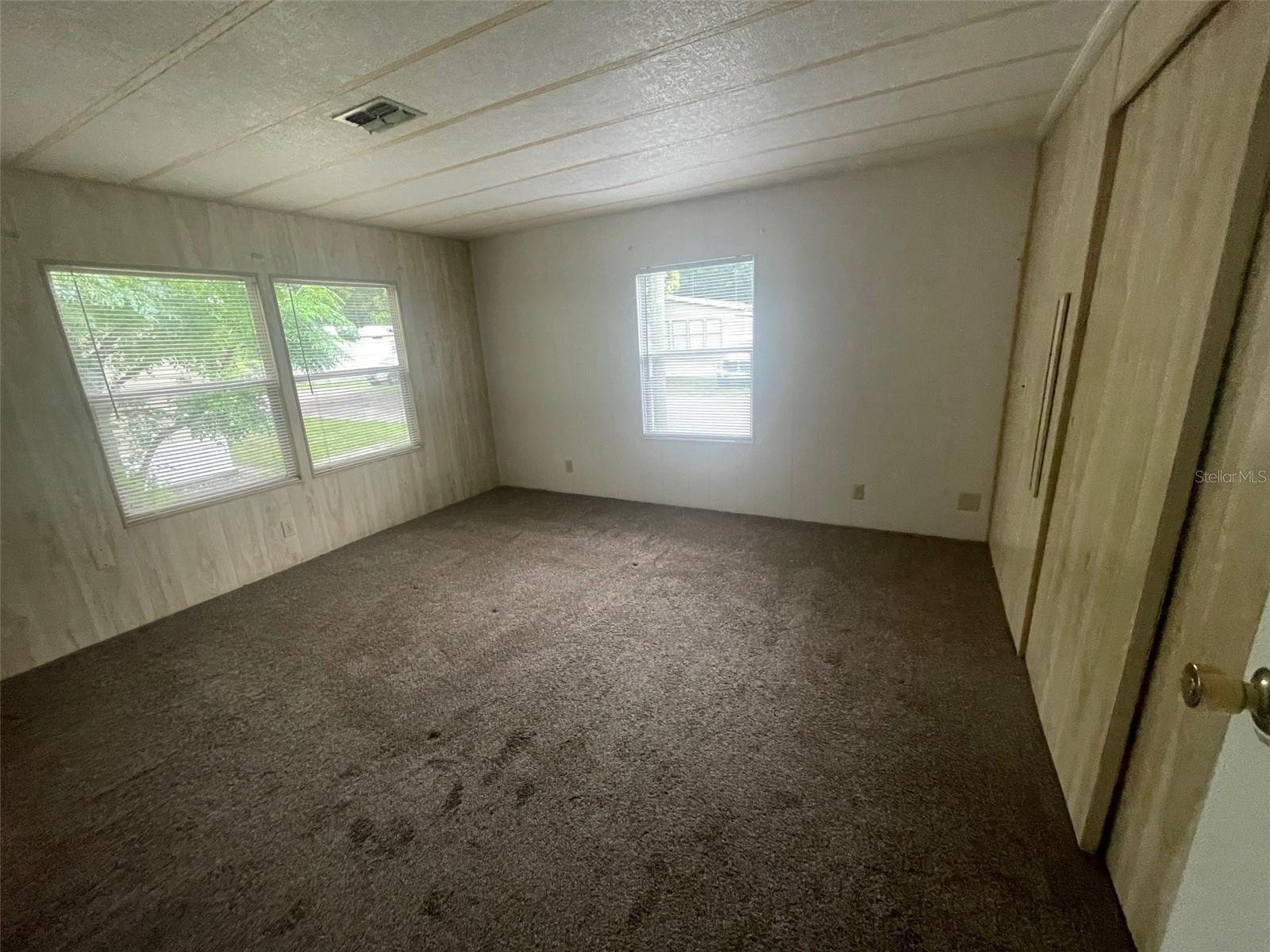 Listing photo id 3 for 12660 78th Terrace 3