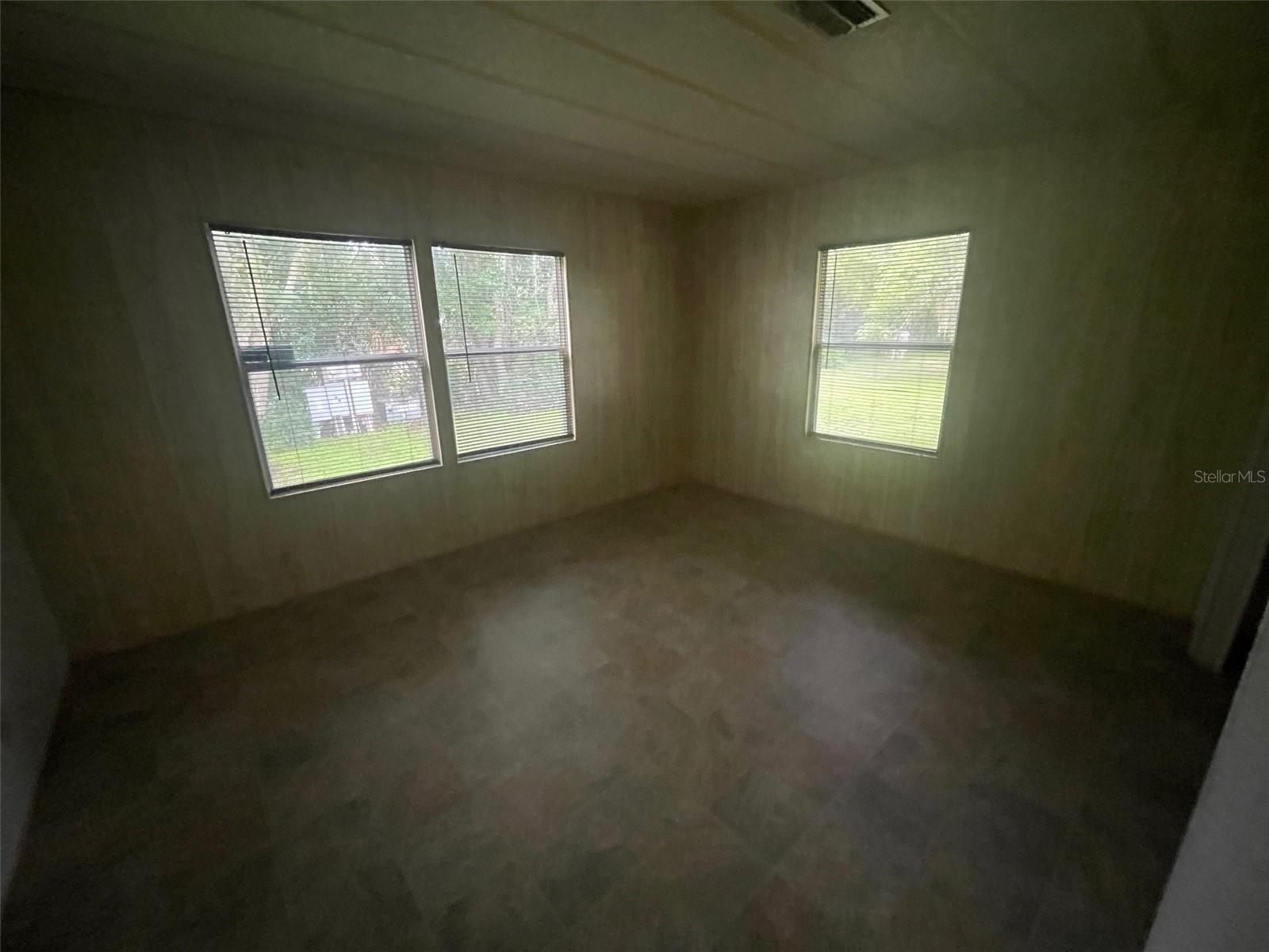 Listing photo id 5 for 12660 78th Terrace 3