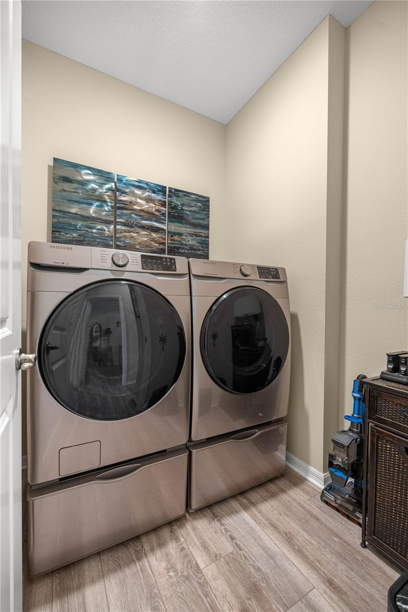 Image 23 of 25 For 10020 96th Street