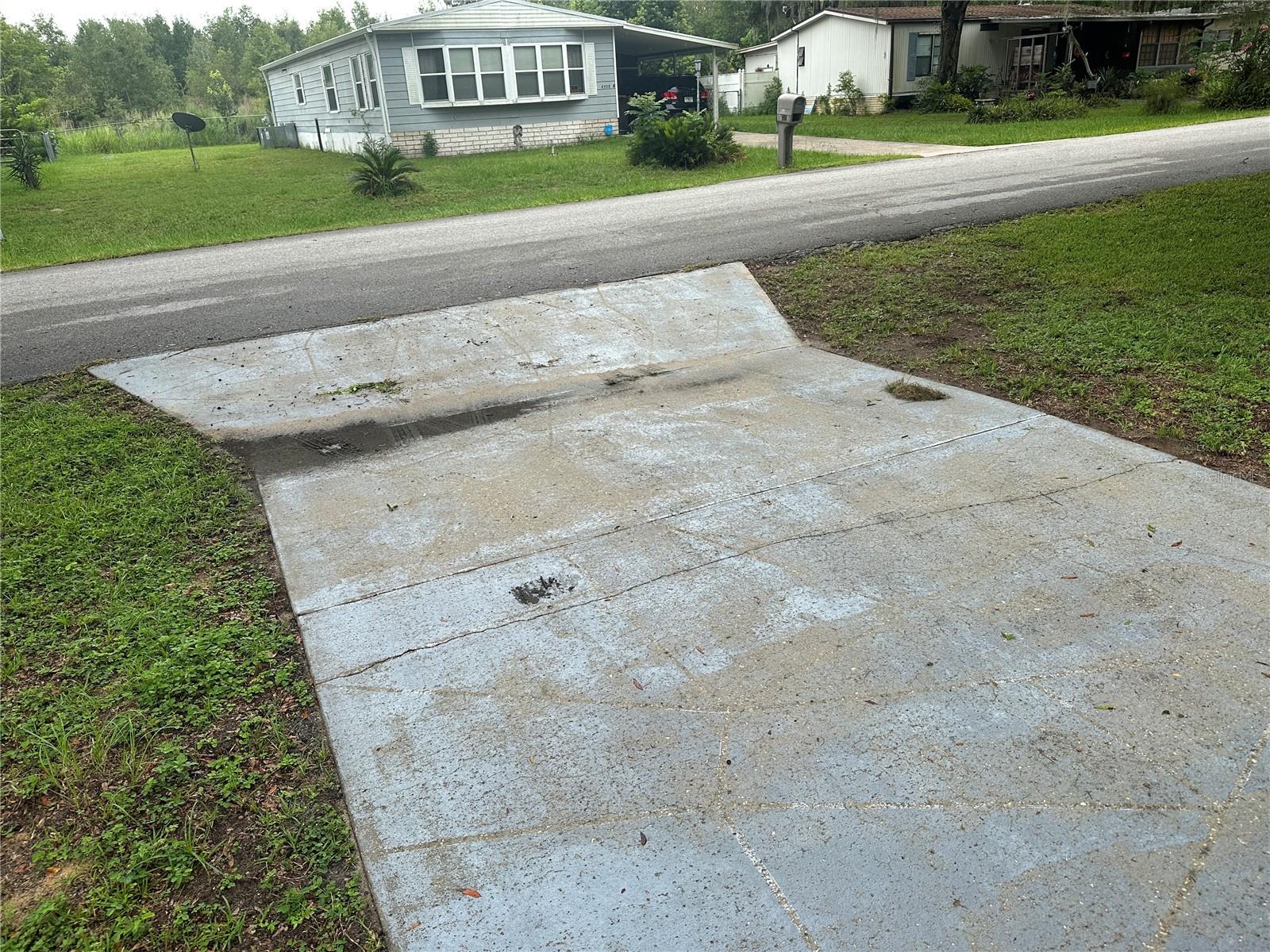 Listing photo id 2 for 6531 112th Street