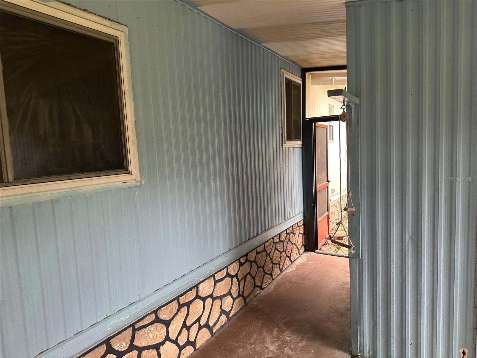 Listing photo id 4 for 6531 112th Street