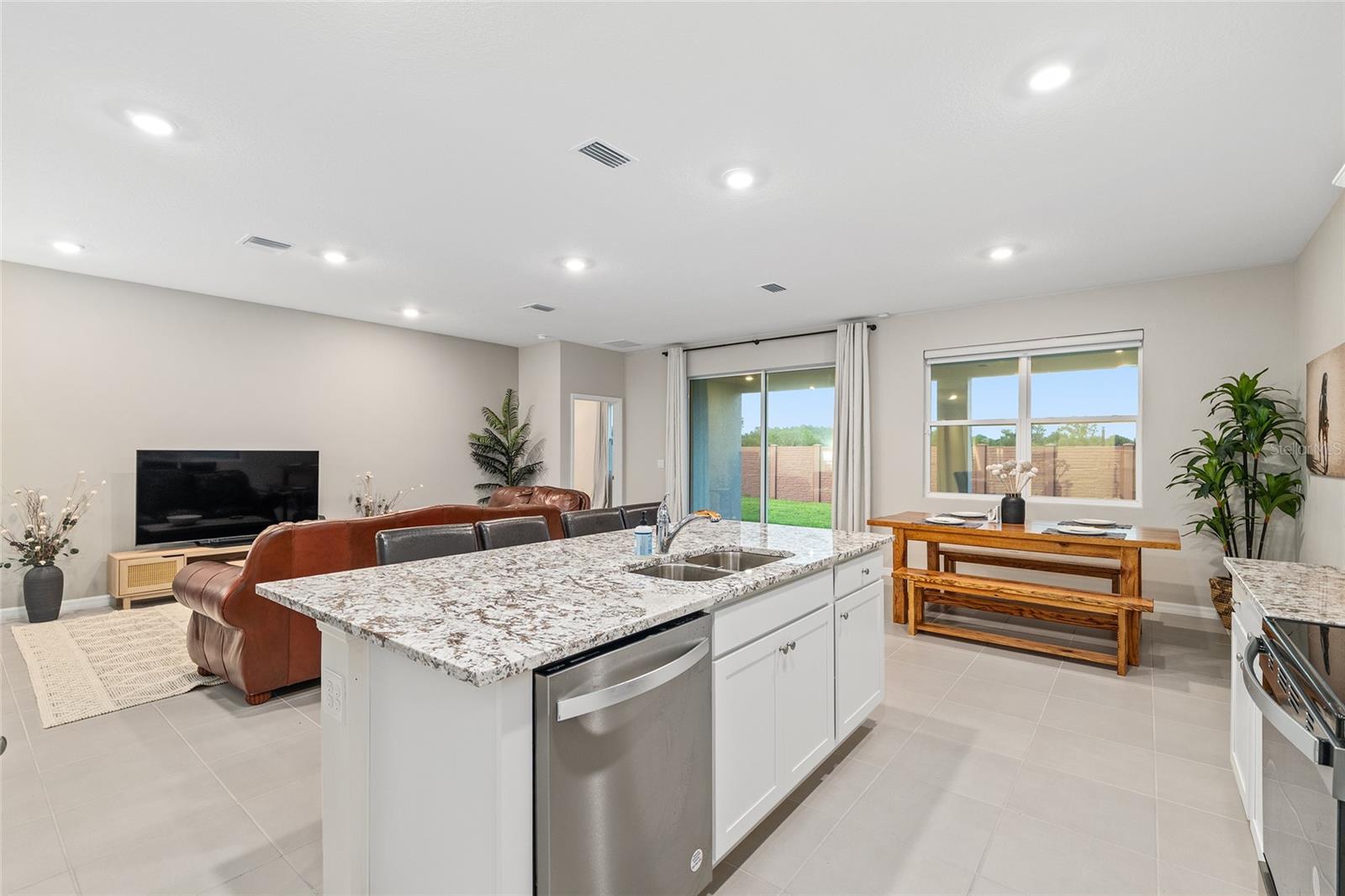 Image 14 of 87 For 4123 48th Terrace Road