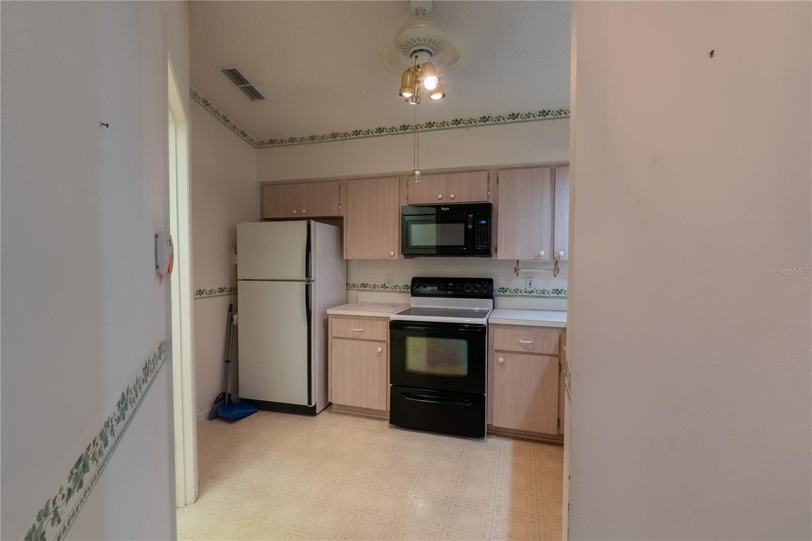 Image 6 of 42 For 1913 50th Circle