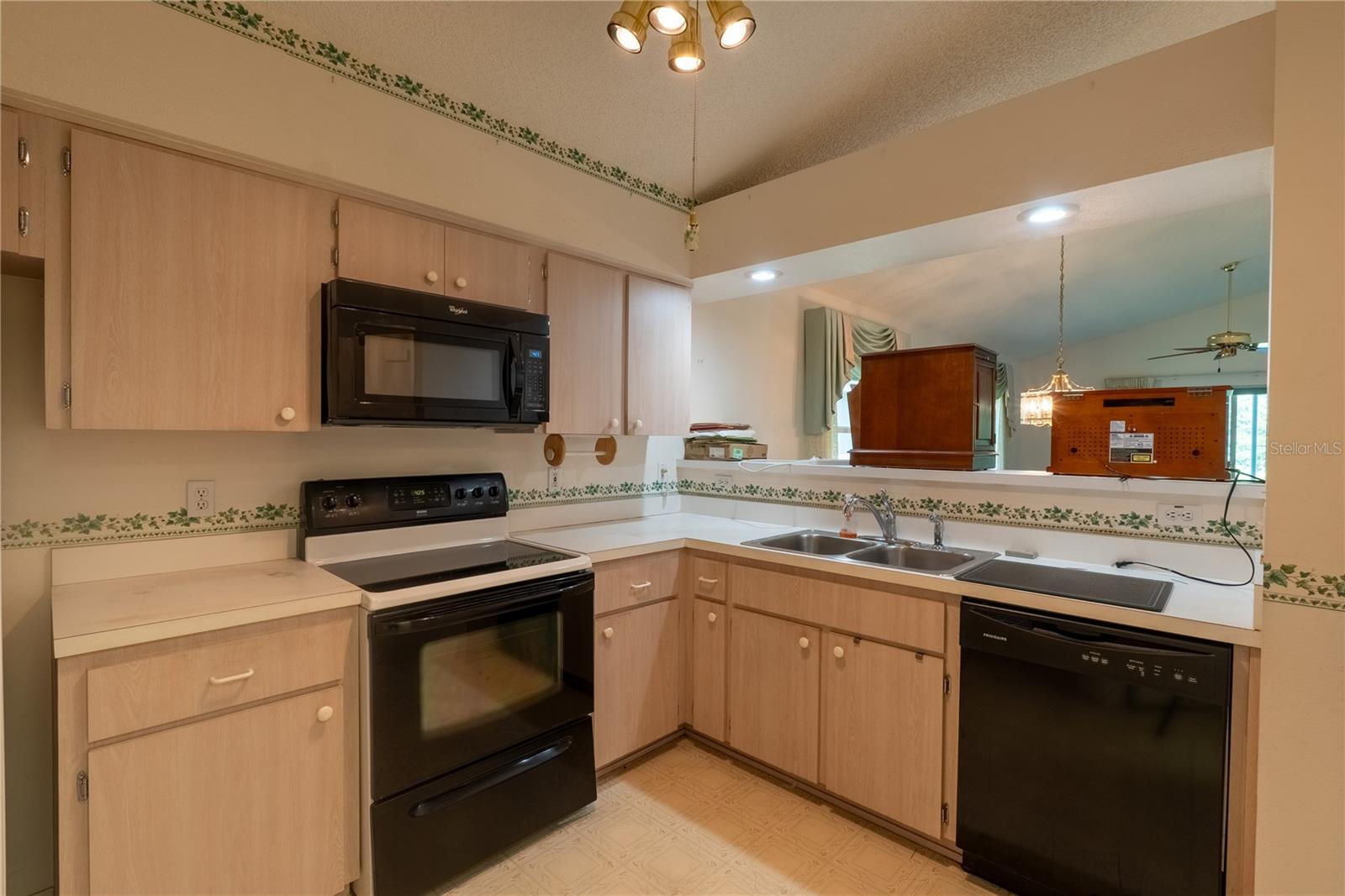 Image 8 of 42 For 1913 50th Circle