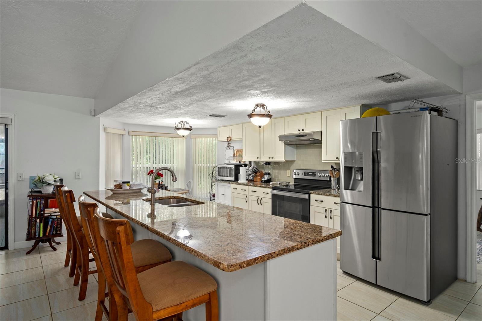 Image 11 of 37 For 12 Sycamore Court W