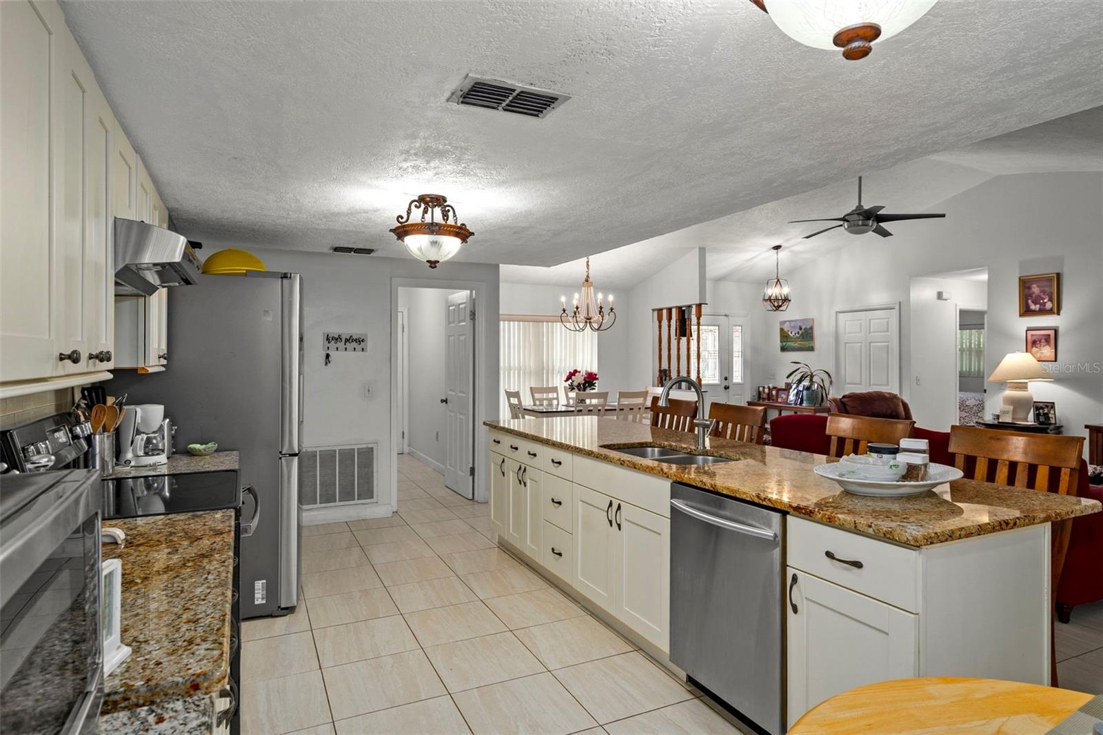 Image 13 of 37 For 12 Sycamore Court W