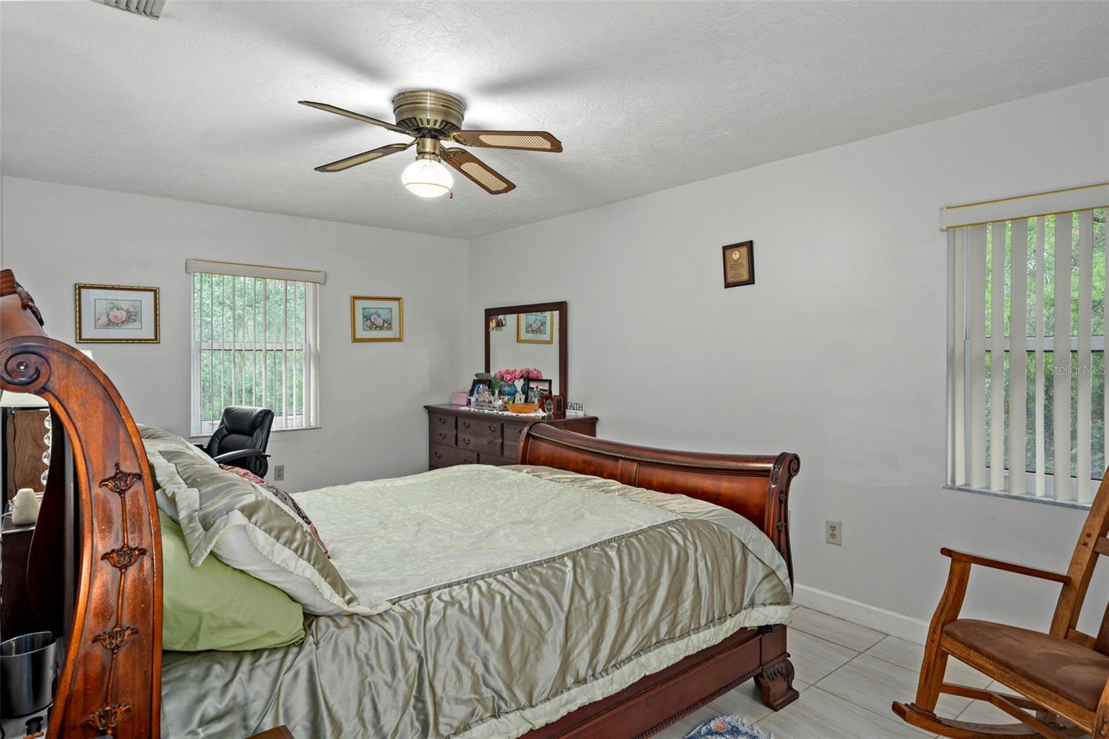Image 14 of 37 For 12 Sycamore Court W