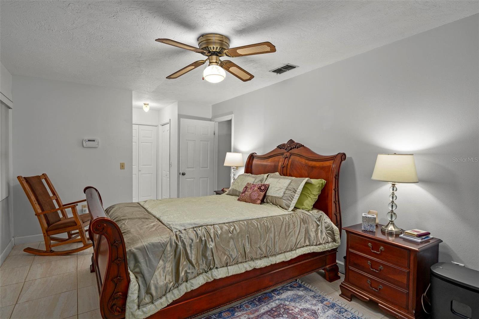 Image 15 of 37 For 12 Sycamore Court W