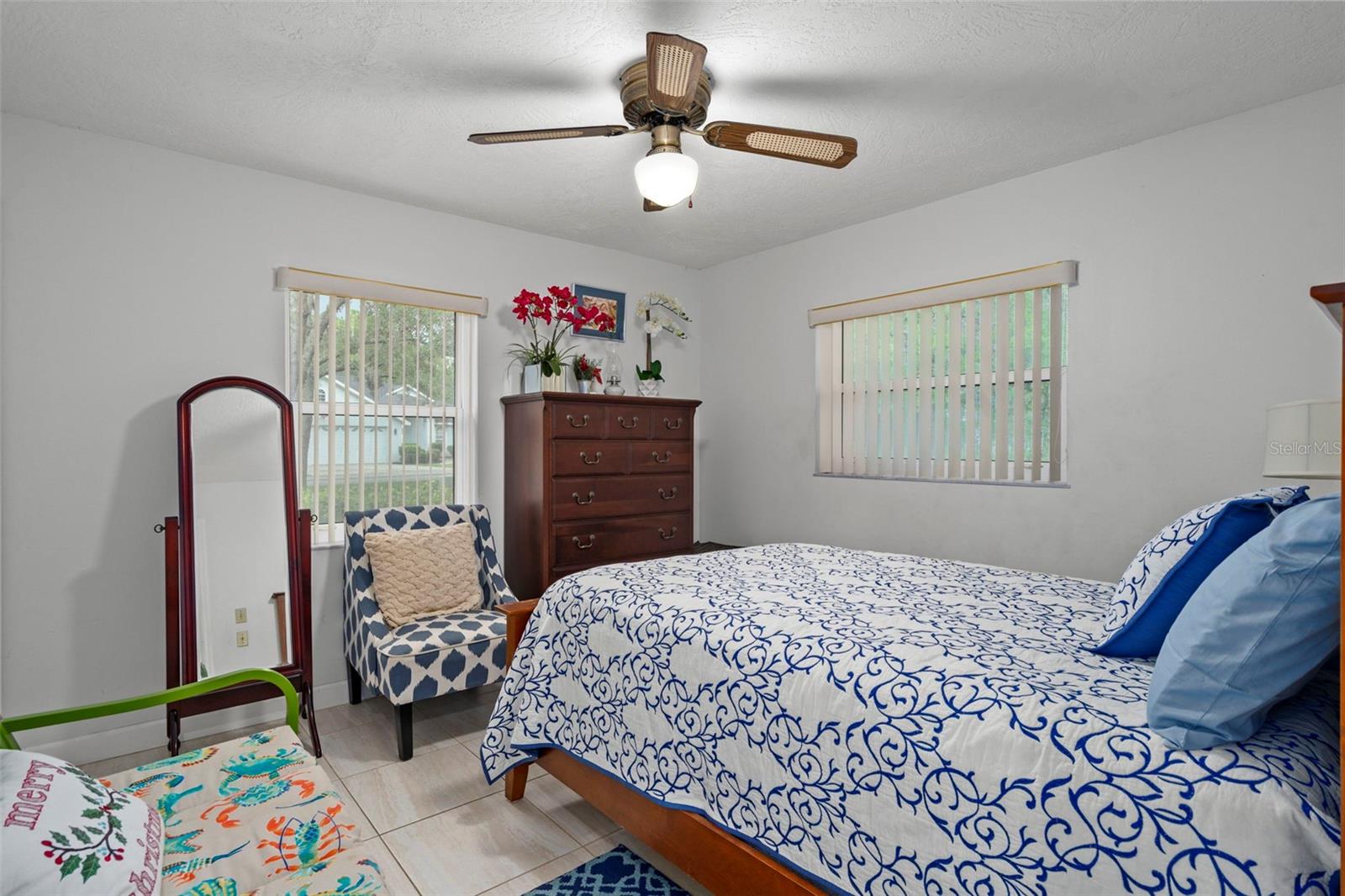 Image 18 of 37 For 12 Sycamore Court W