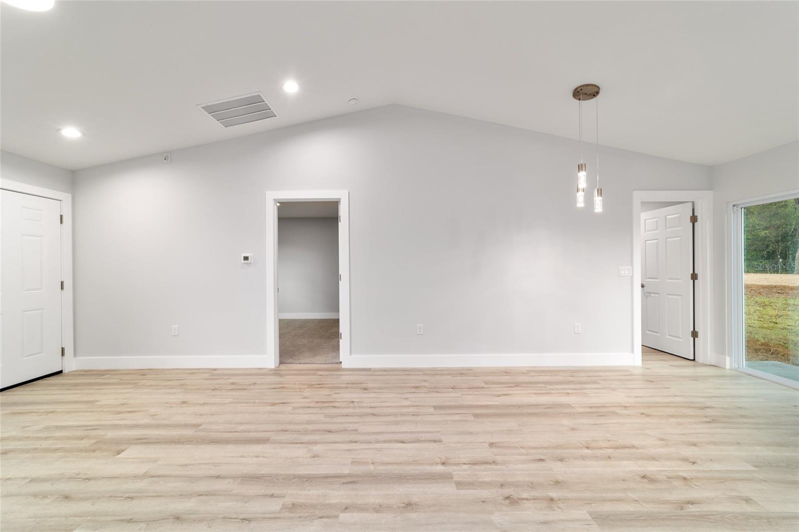 Image 12 of 39 For 1822 Hilliard Avenue