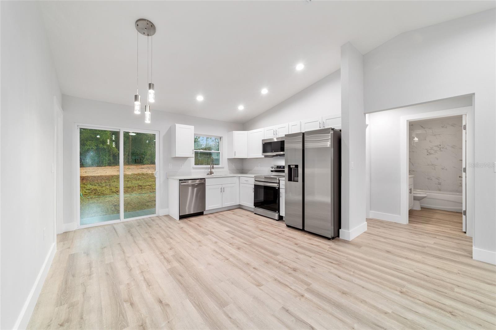 Image 15 of 39 For 1822 Hilliard Avenue