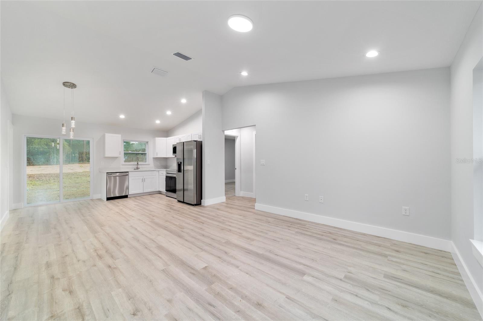 Image 6 of 39 For 1822 Hilliard Avenue