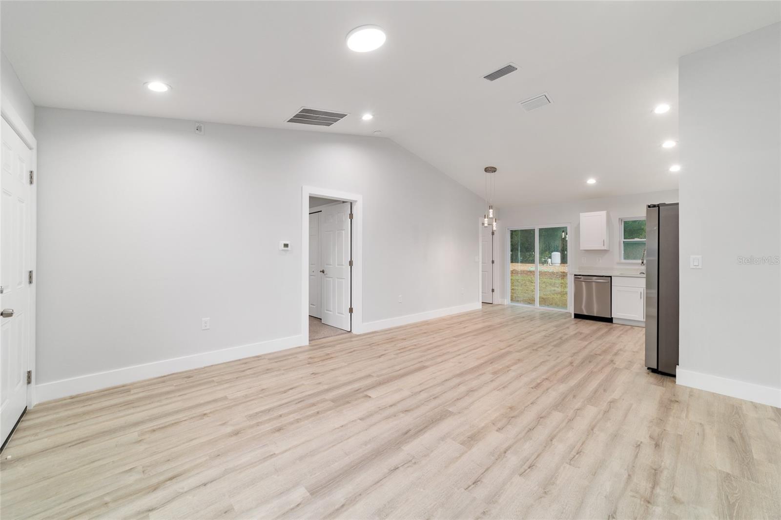 Image 8 of 39 For 1822 Hilliard Avenue
