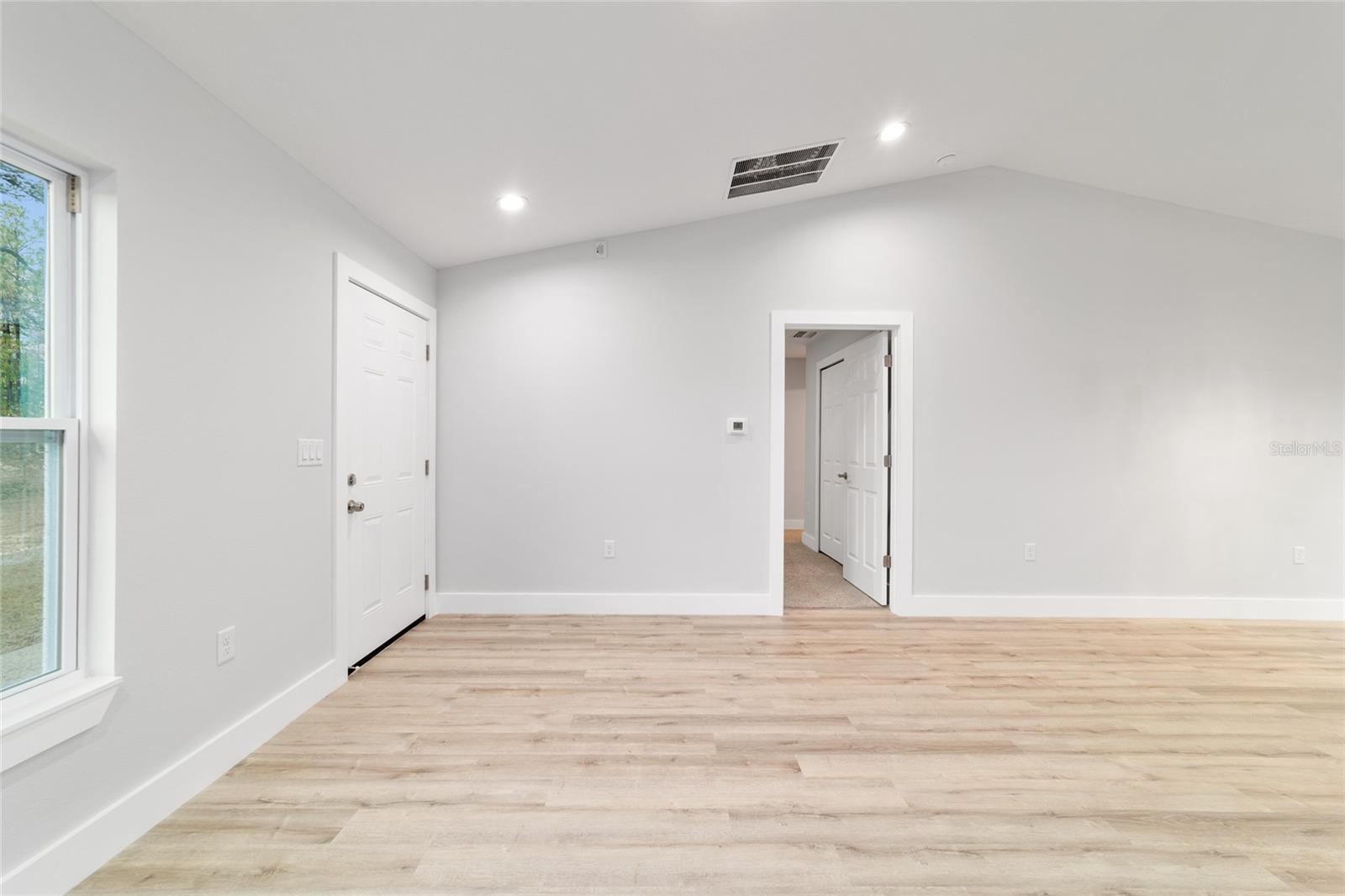 Image 9 of 39 For 1822 Hilliard Avenue