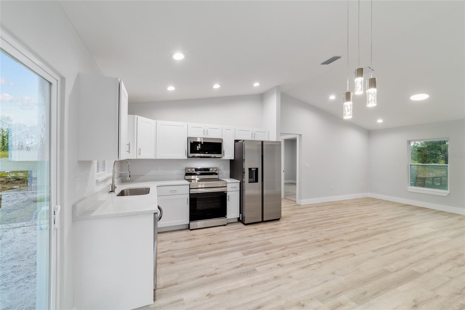 Image 19 of 41 For 15751 14th Street