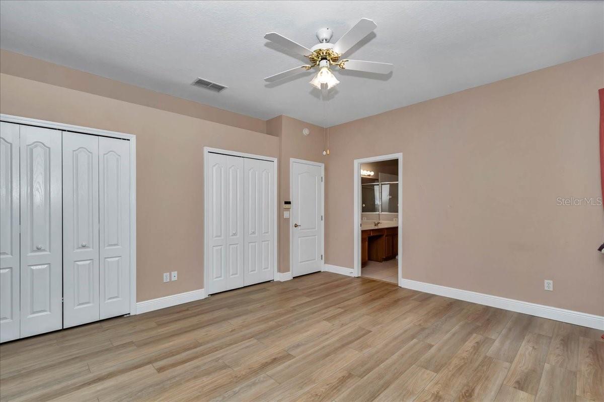 Image 20 of 41 For 4021 Newland Street