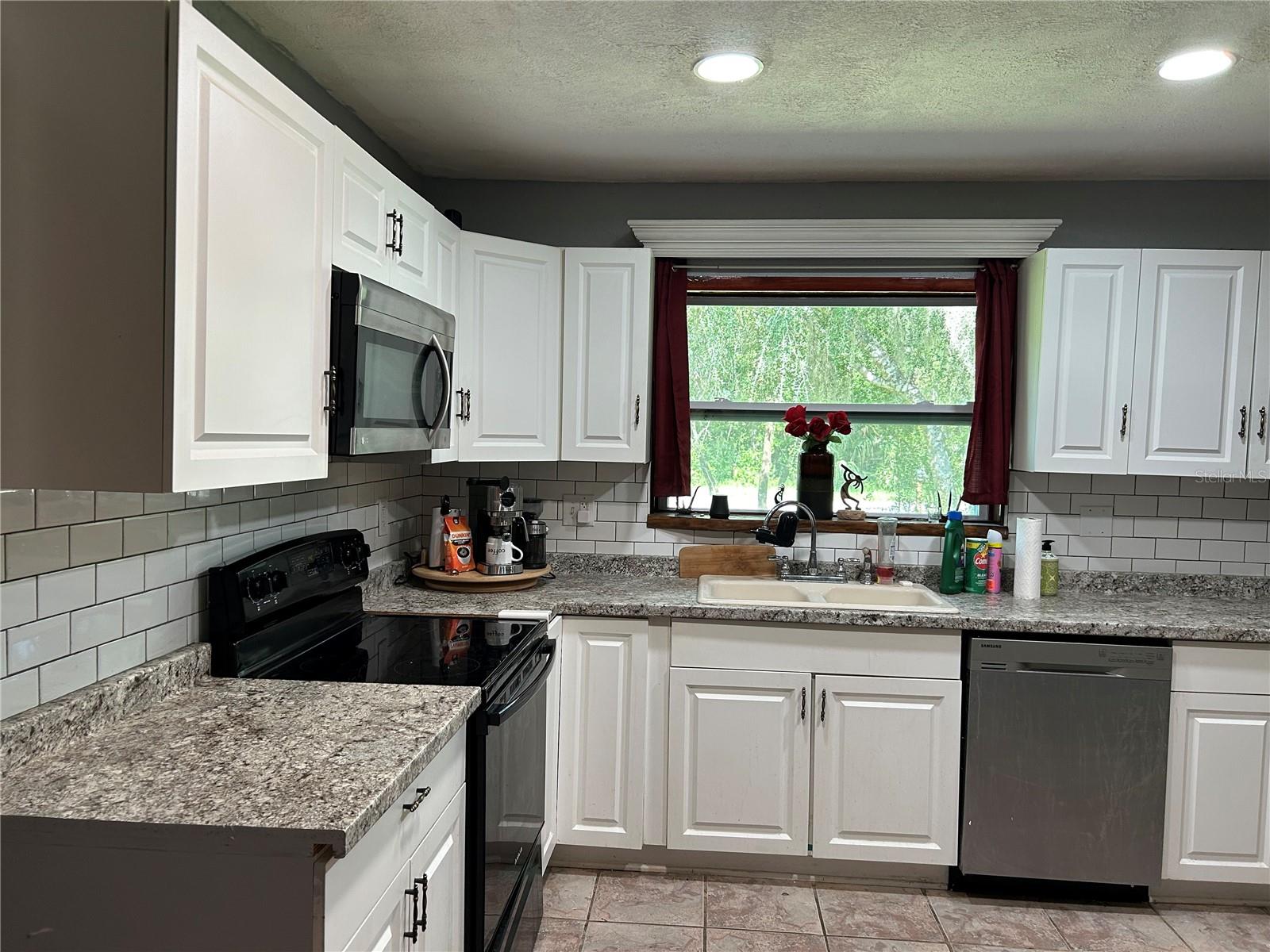 Listing photo id 21 for 8460 Ira Martin Avenue