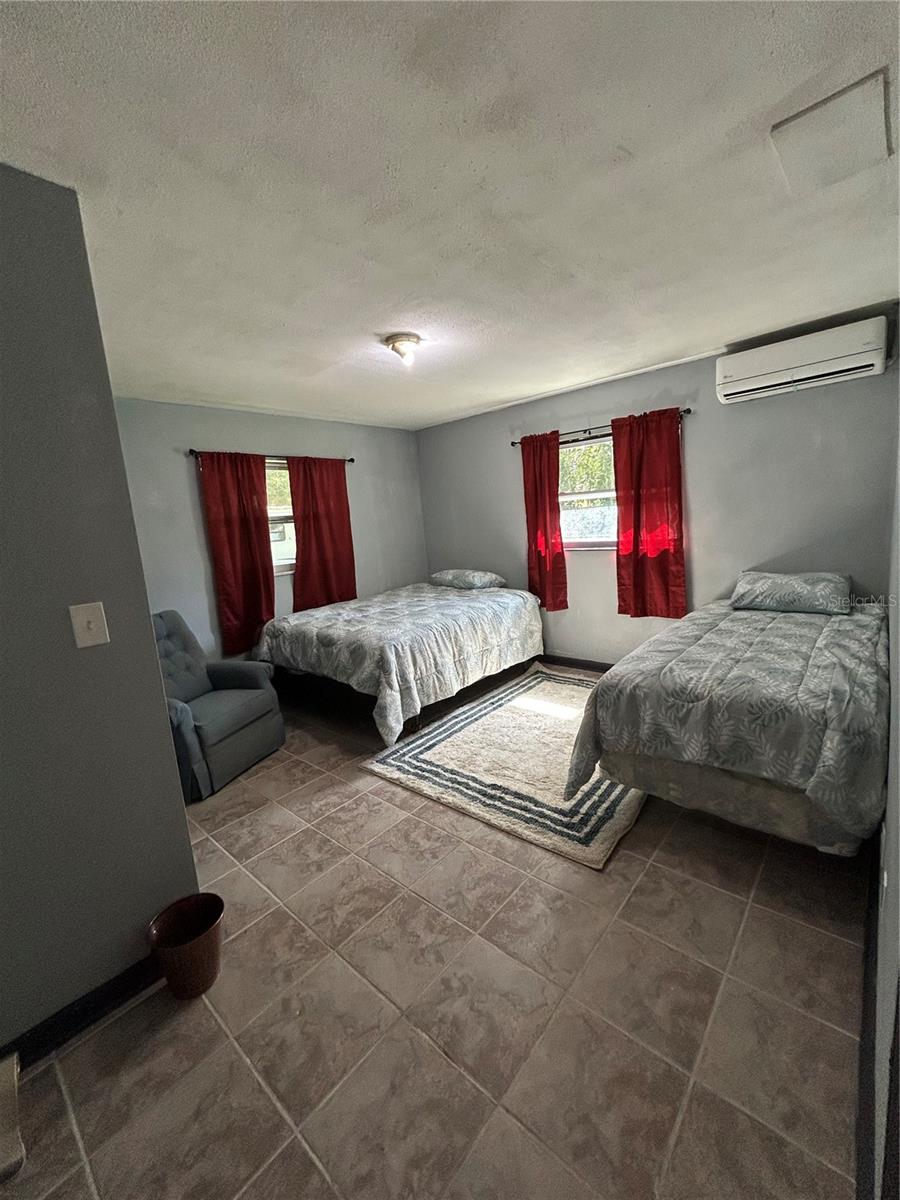 Listing photo id 26 for 8460 Ira Martin Avenue