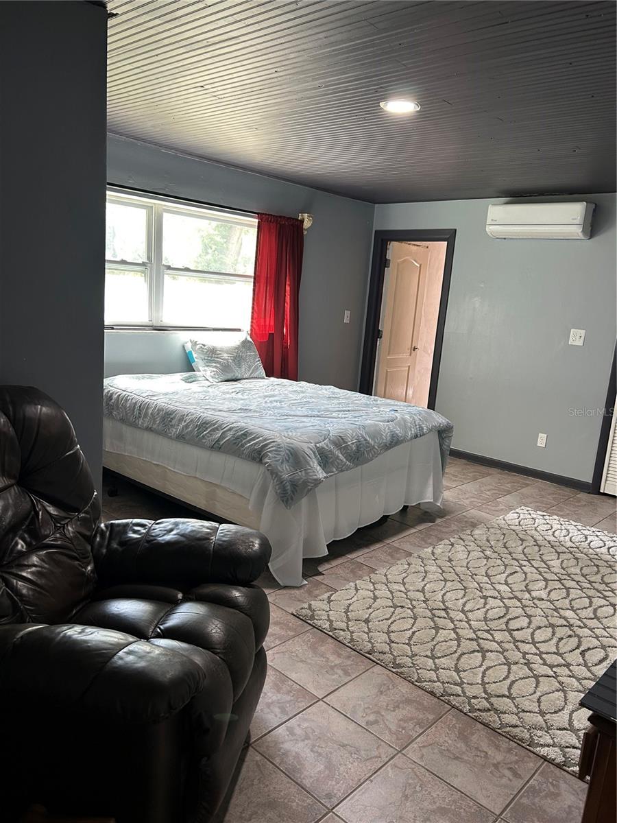 Listing photo id 32 for 8460 Ira Martin Avenue