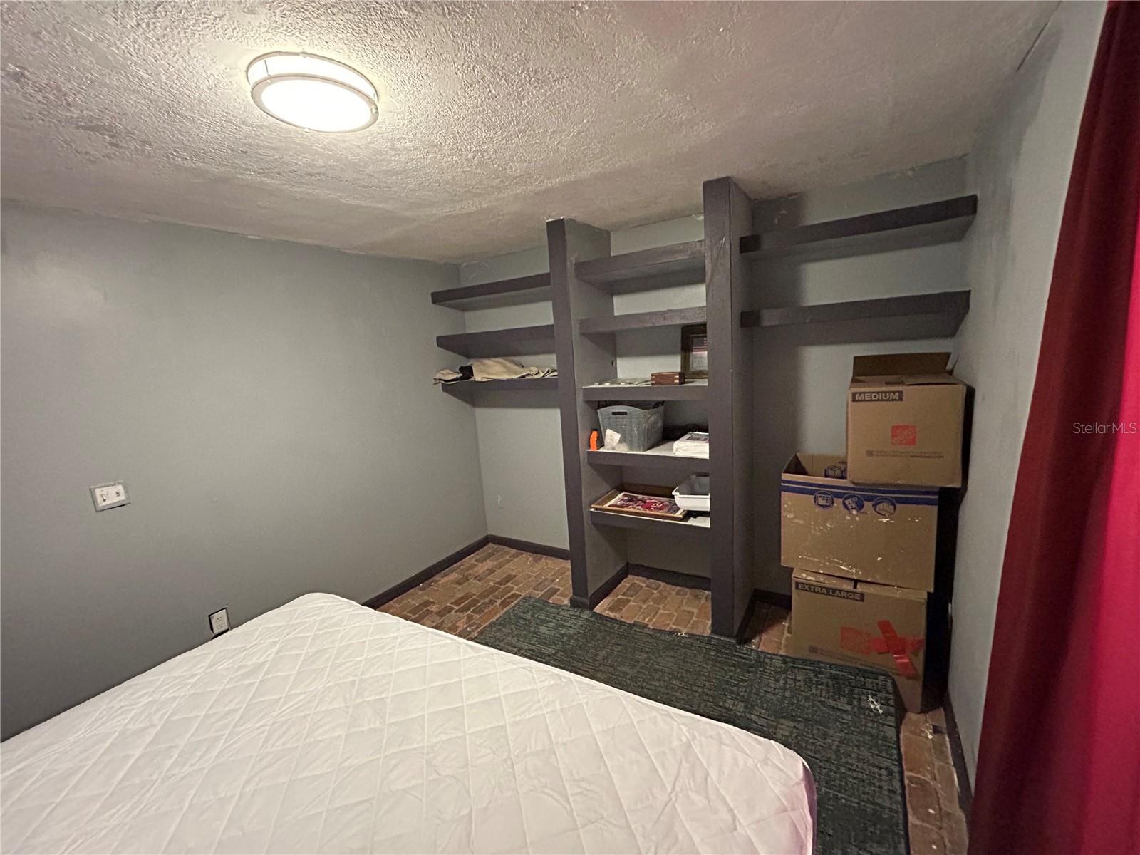 Listing photo id 38 for 8460 Ira Martin Avenue