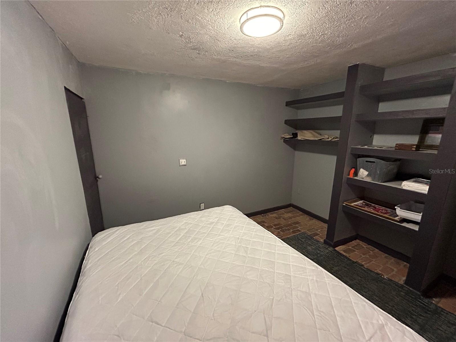 Listing photo id 39 for 8460 Ira Martin Avenue
