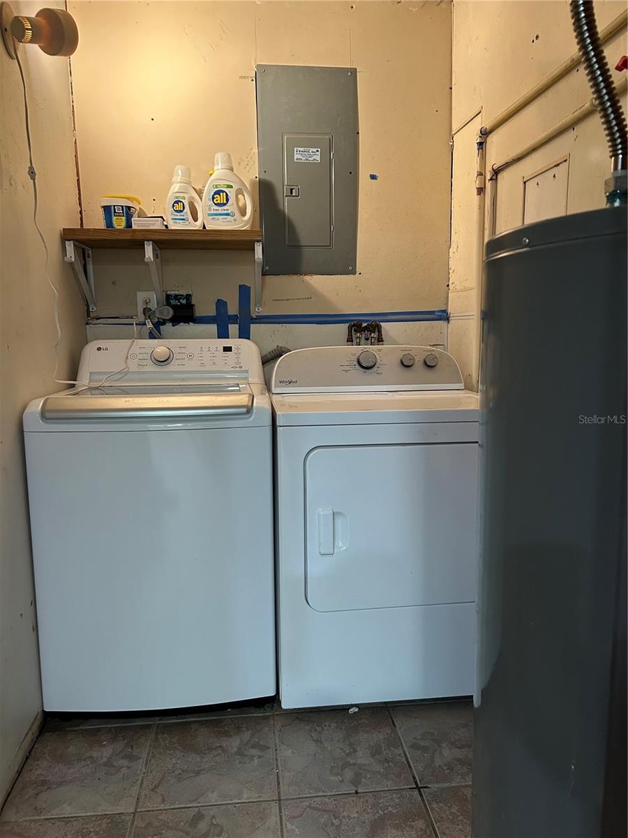 Listing photo id 40 for 8460 Ira Martin Avenue