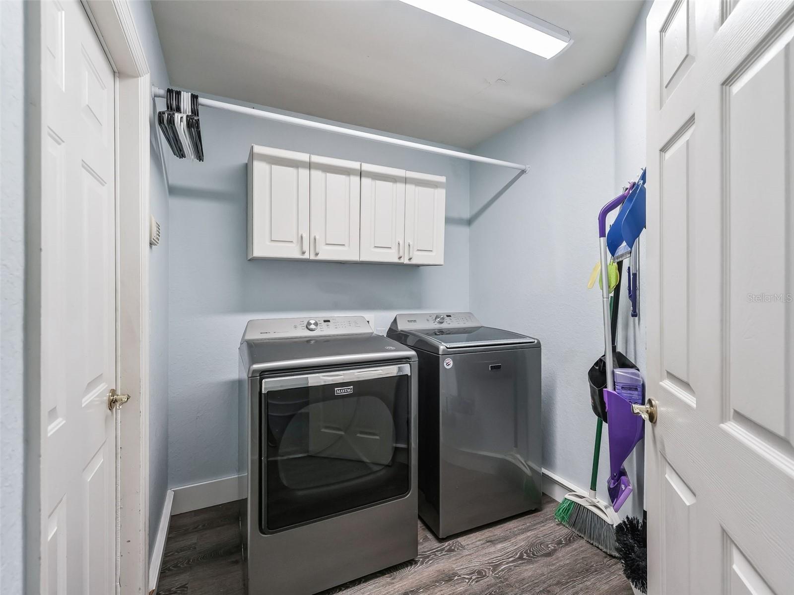 Image 16 of 27 For 2049 111th Loop