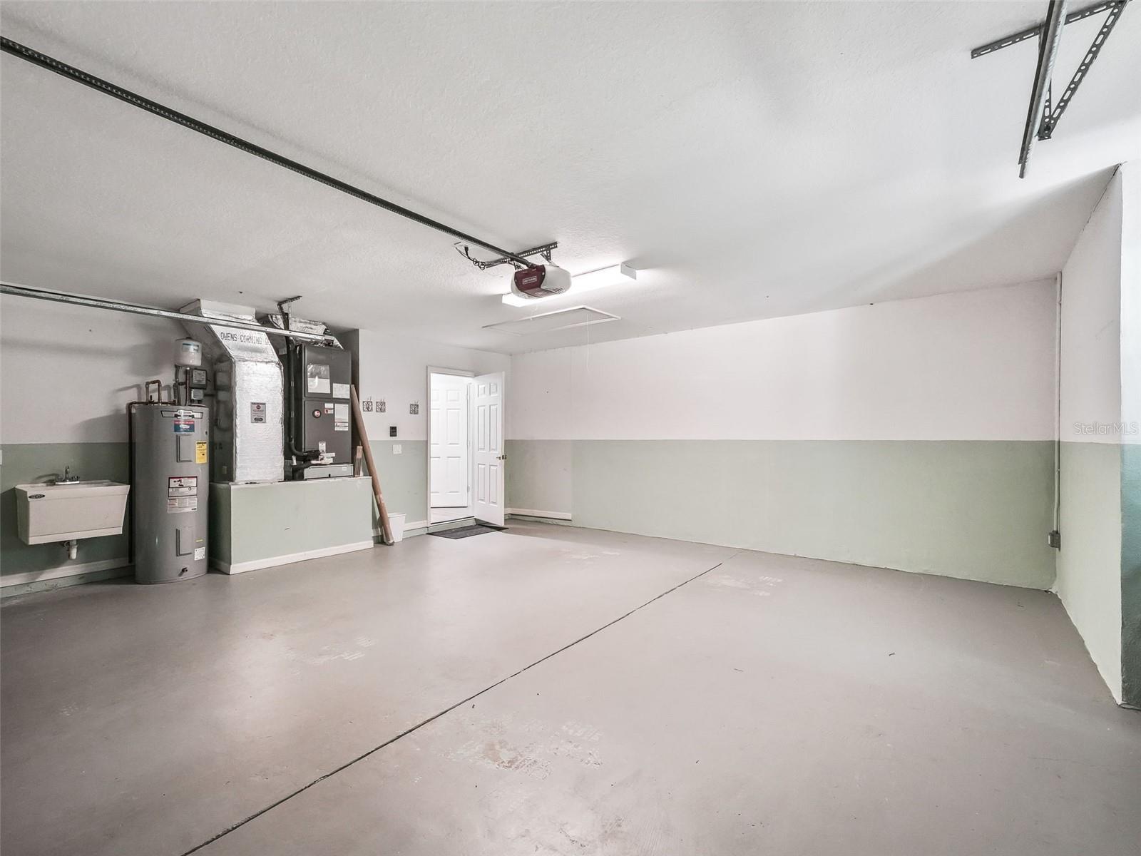 Image 17 of 27 For 2049 111th Loop
