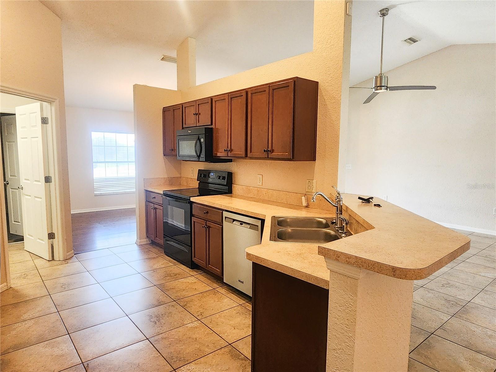 Image 14 of 41 For 9907 54th Avenue