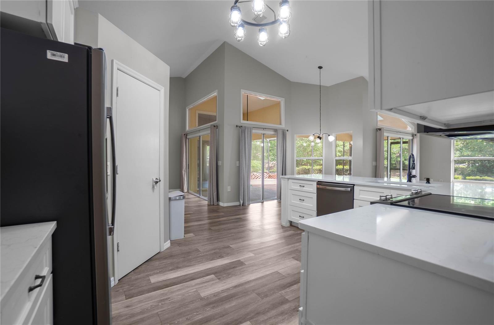 Listing photo id 9 for 1508 Marlborough Loop