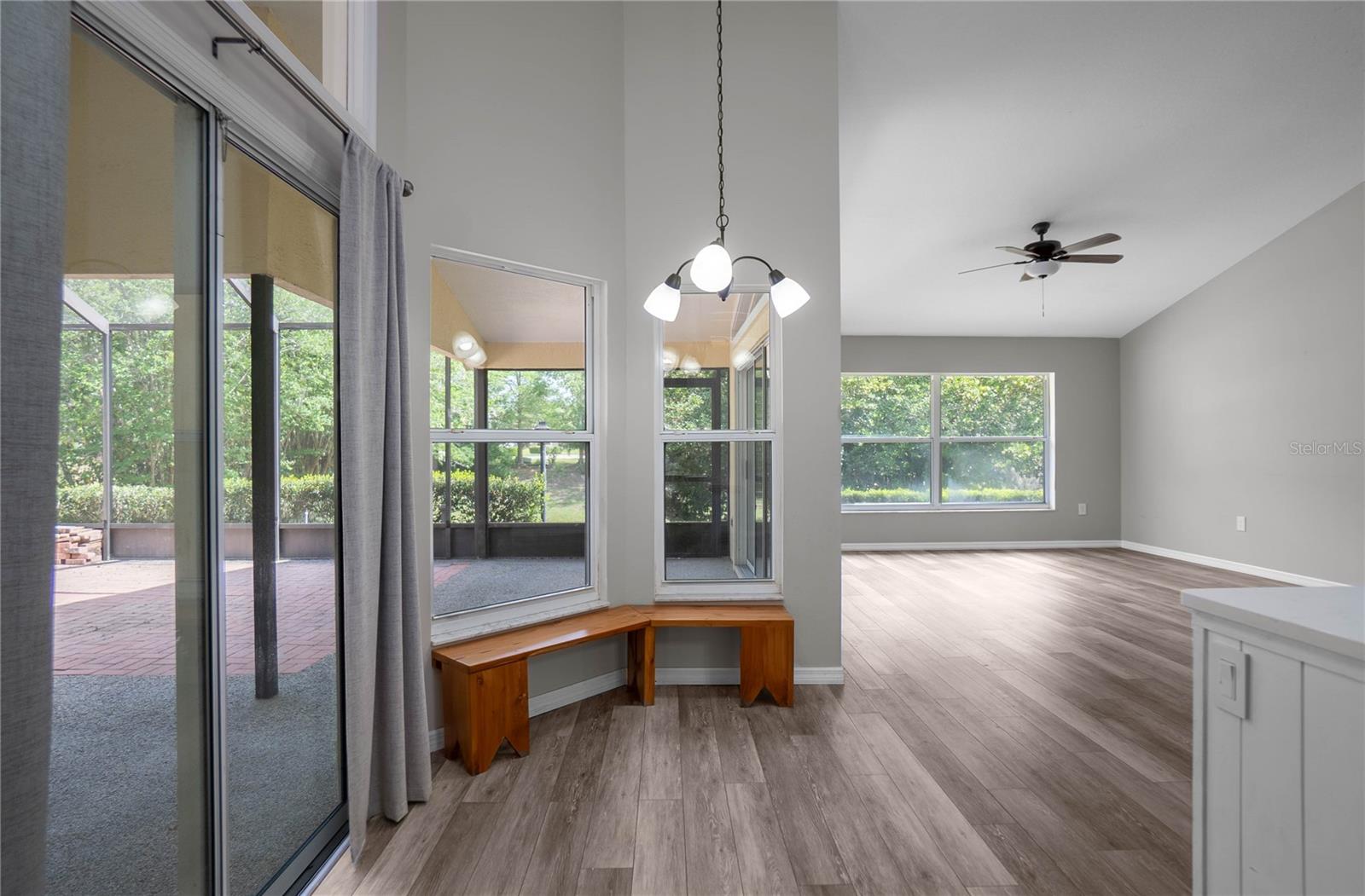 Listing photo id 10 for 1508 Marlborough Loop