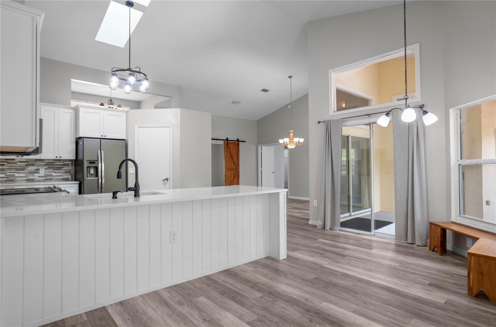 Listing photo id 12 for 1508 Marlborough Loop