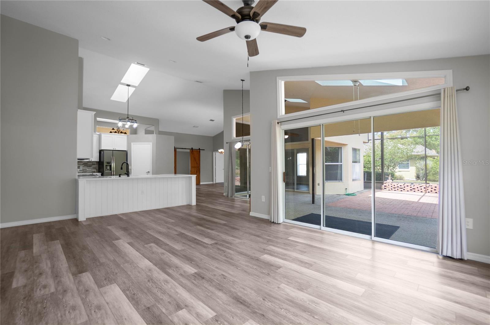 Listing photo id 13 for 1508 Marlborough Loop