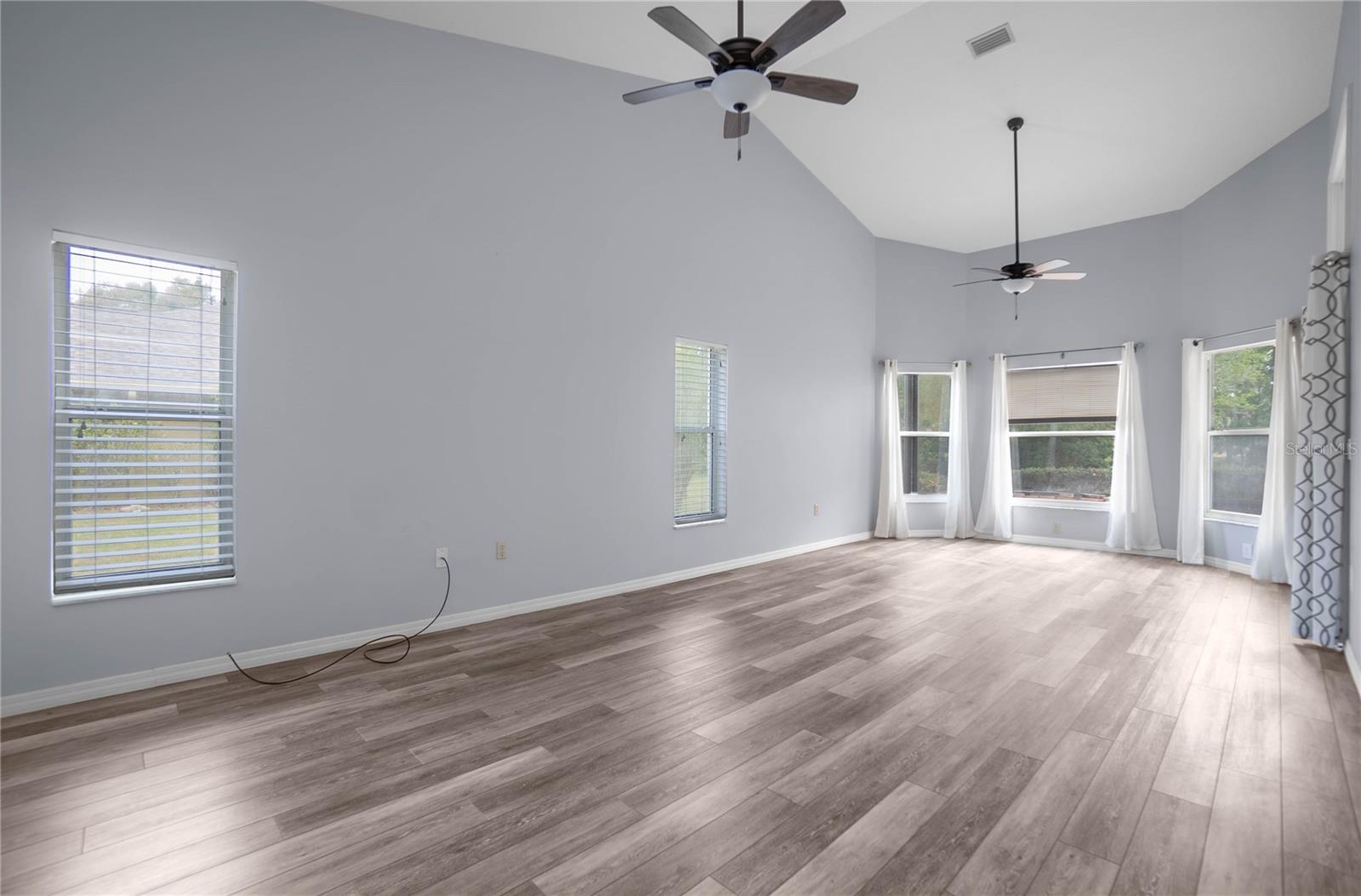 Listing photo id 14 for 1508 Marlborough Loop
