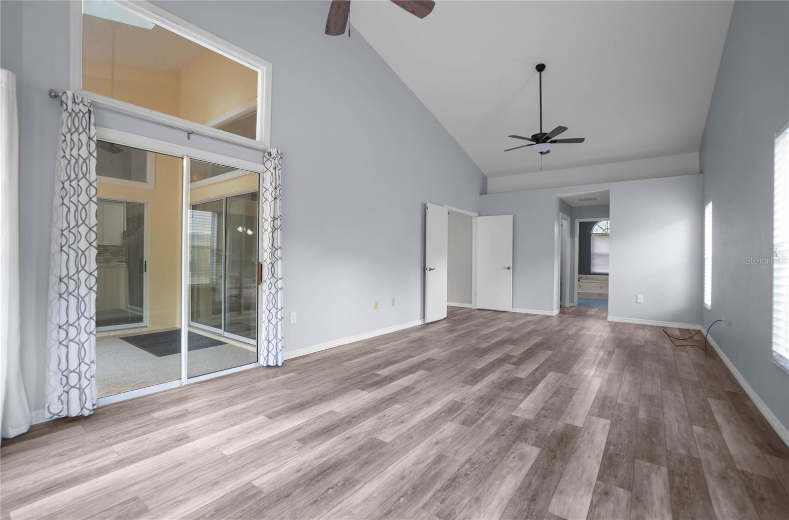 Listing photo id 15 for 1508 Marlborough Loop