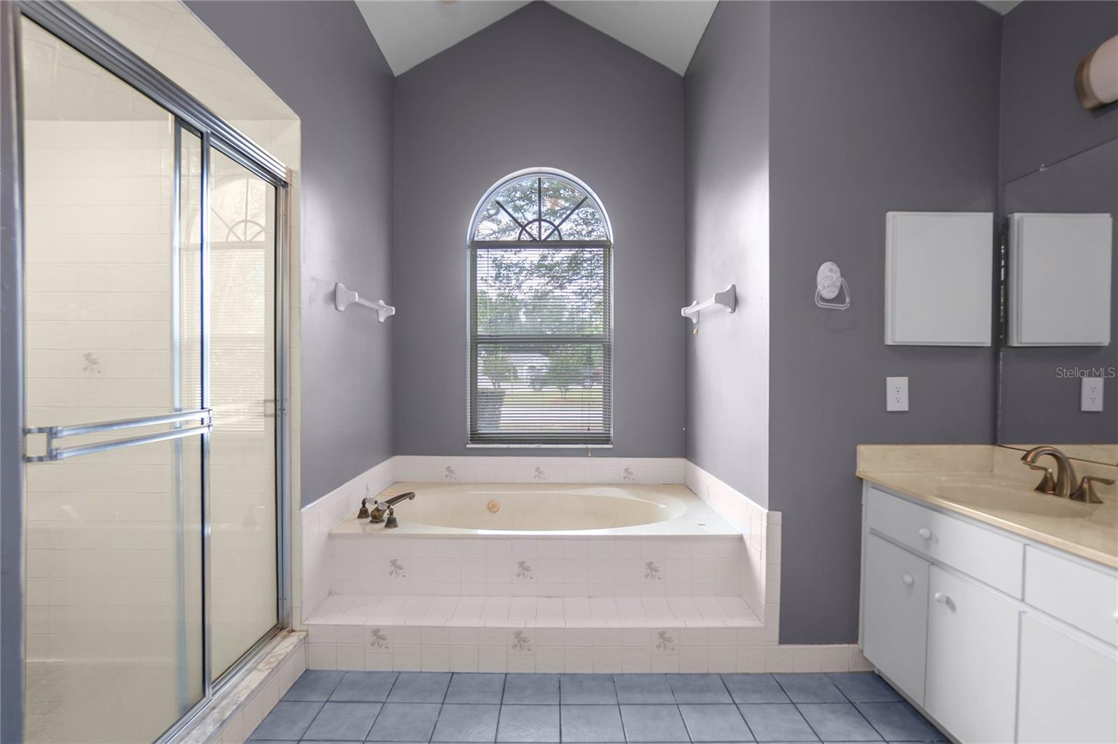 Listing photo id 19 for 1508 Marlborough Loop