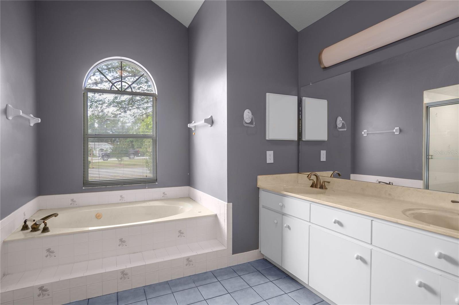 Listing photo id 20 for 1508 Marlborough Loop