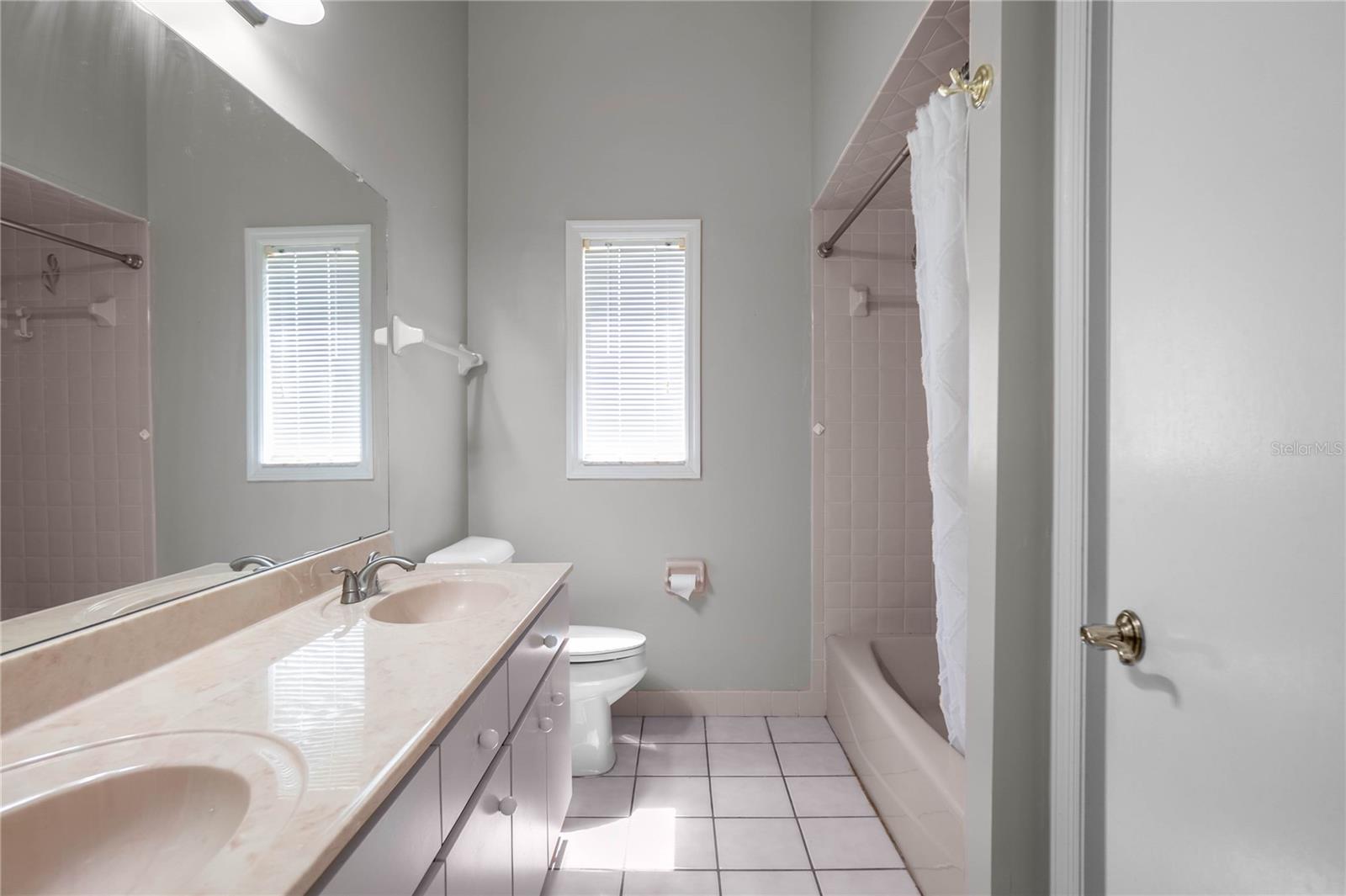 Listing photo id 24 for 1508 Marlborough Loop