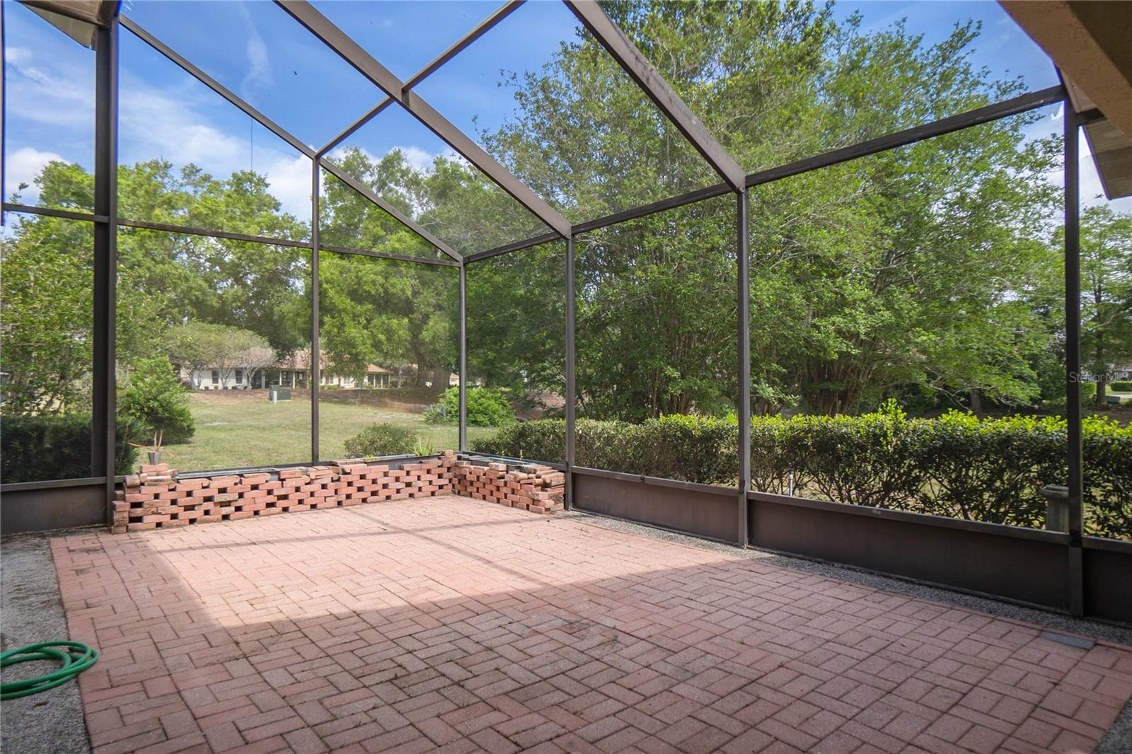 Listing photo id 29 for 1508 Marlborough Loop
