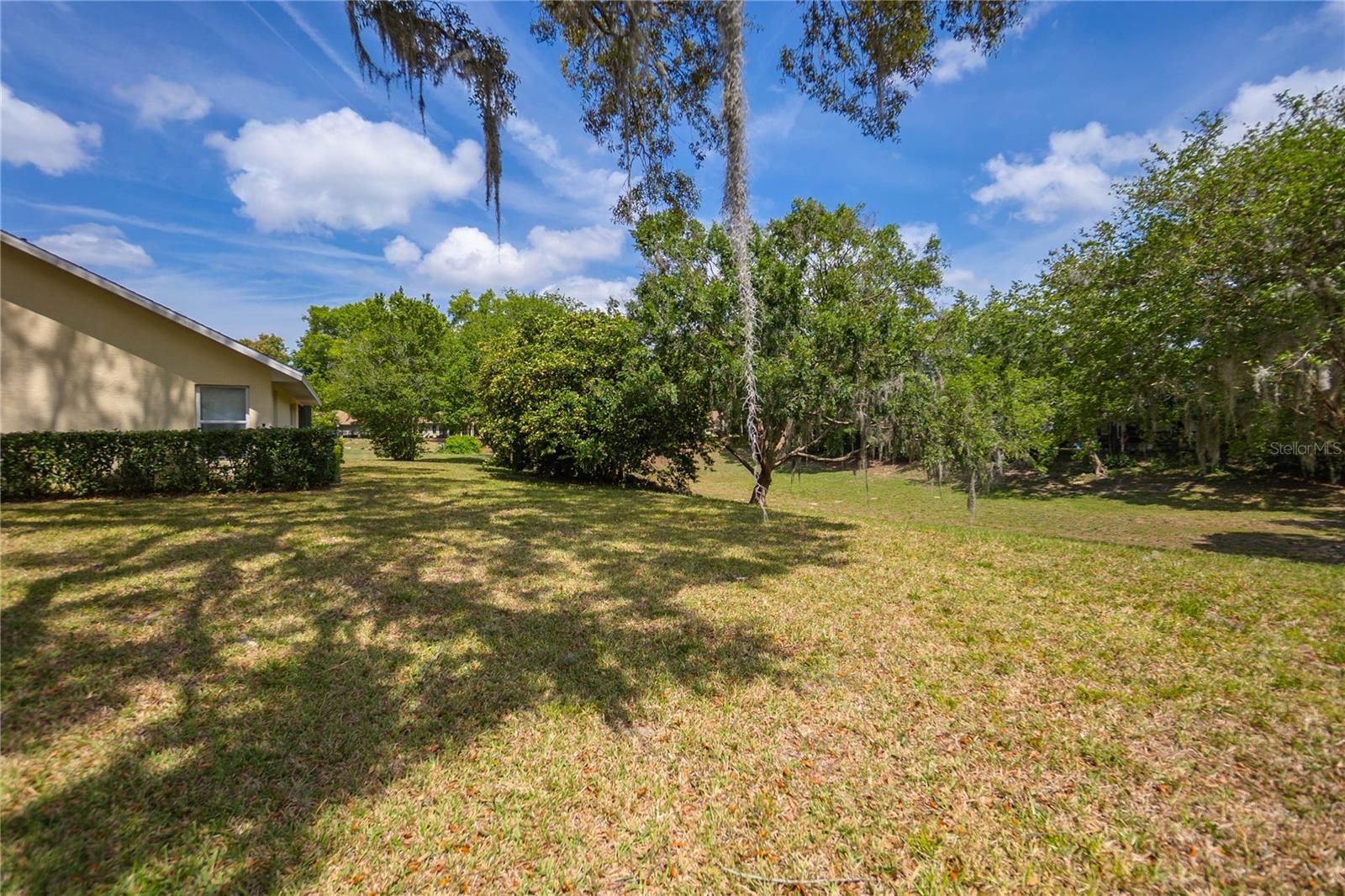 Listing photo id 34 for 1508 Marlborough Loop