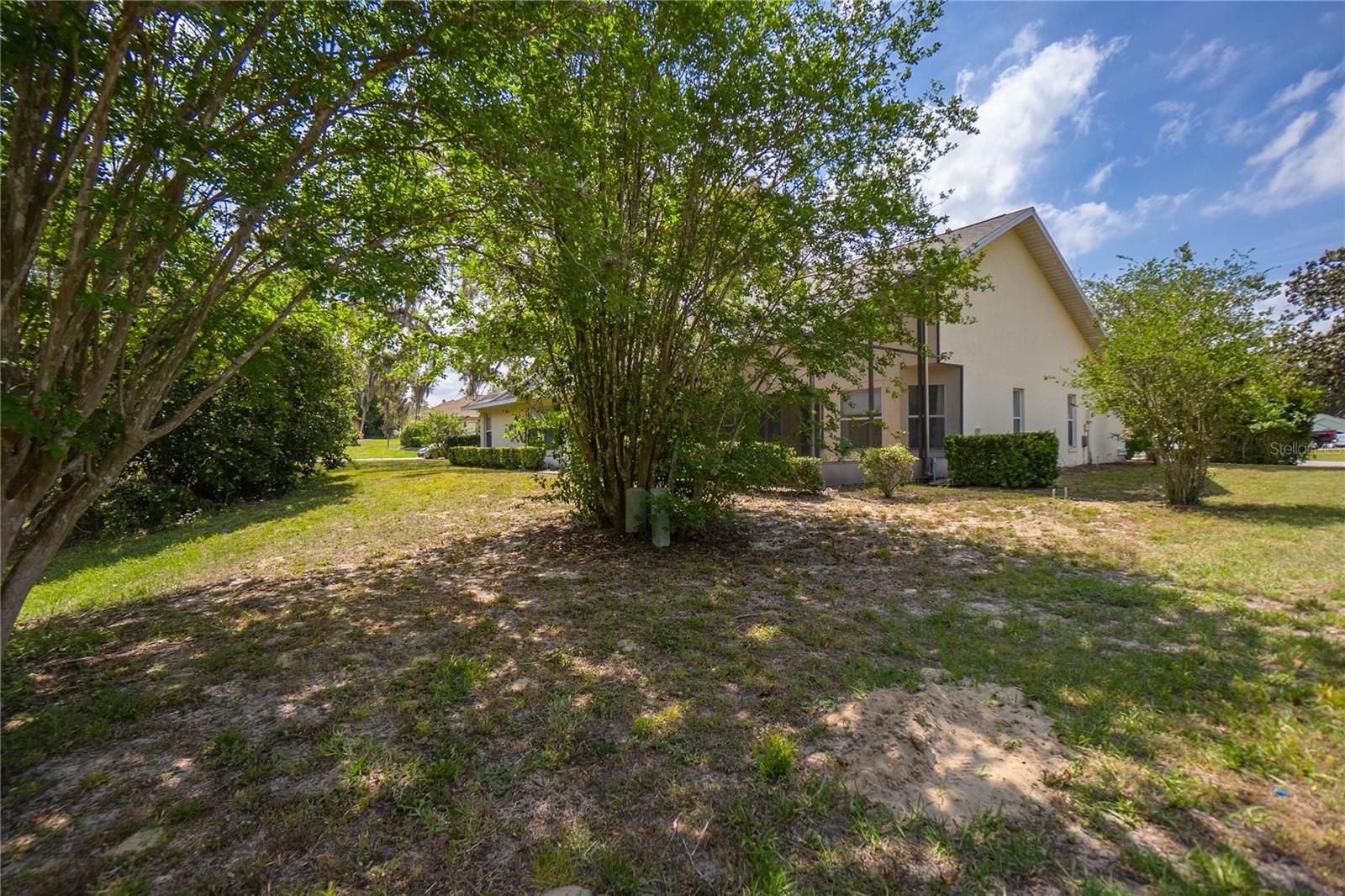 Listing photo id 35 for 1508 Marlborough Loop
