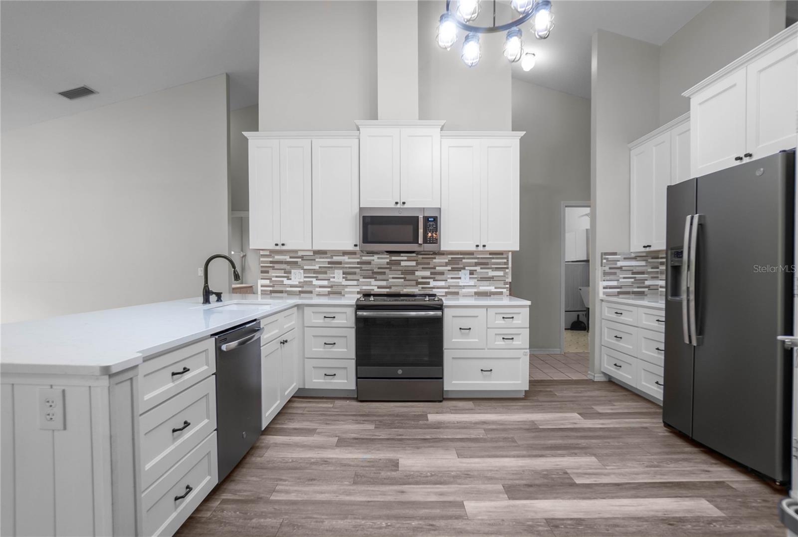 Listing photo id 7 for 1508 Marlborough Loop