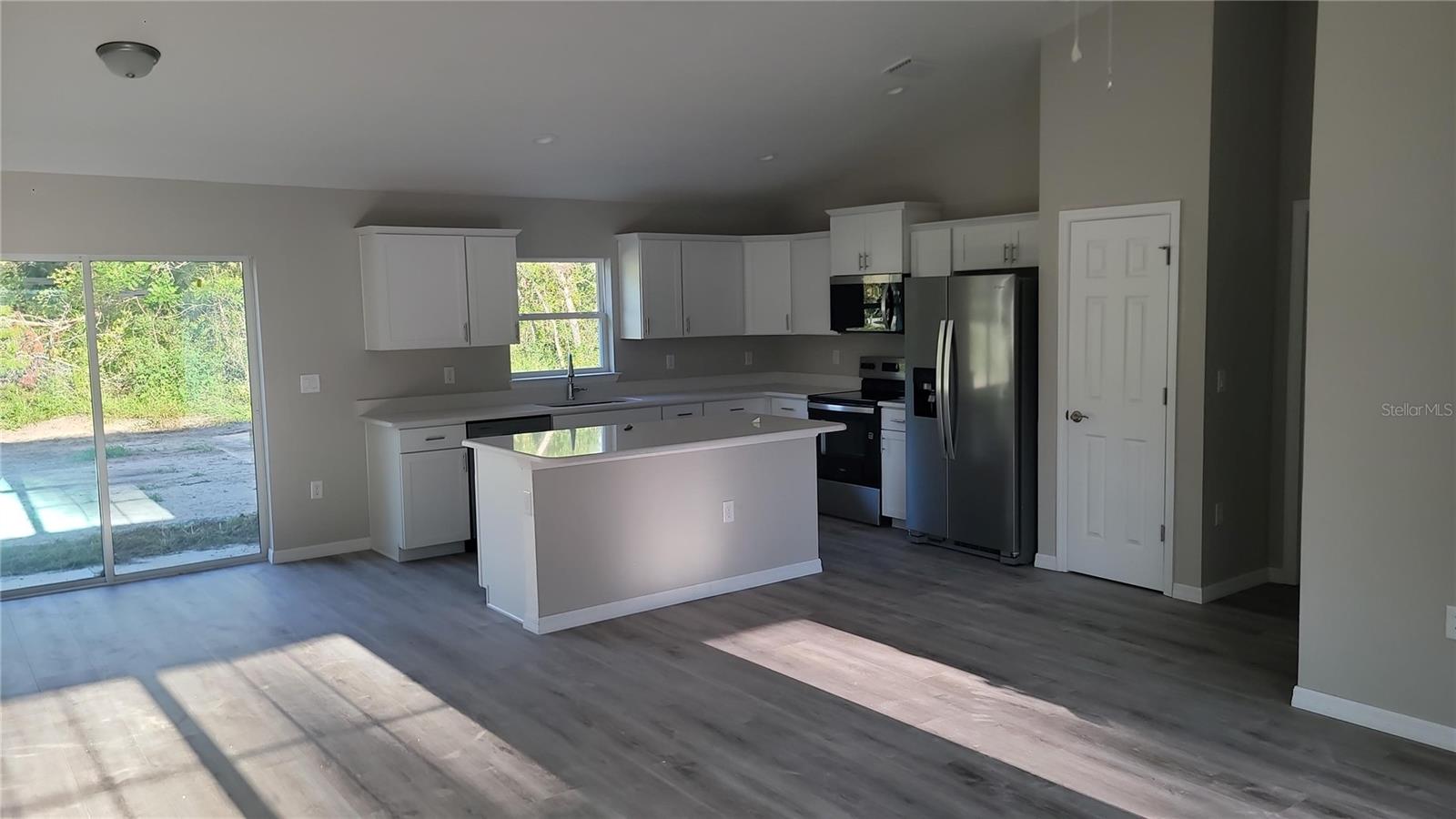 Listing photo id 0 for 7410 Sable Terrace