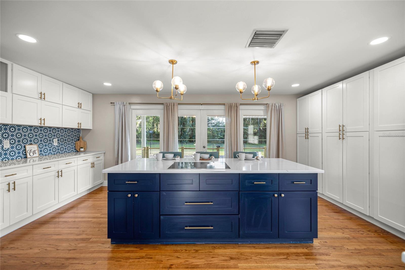 Image 29 of 70 For 2401 26th Street