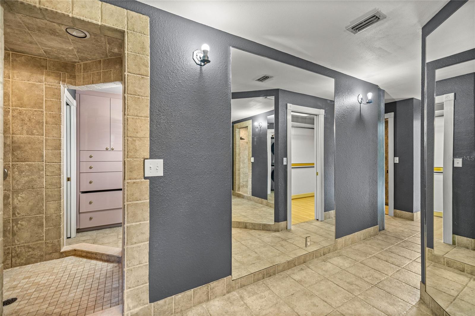 Image 37 of 70 For 2401 26th Street