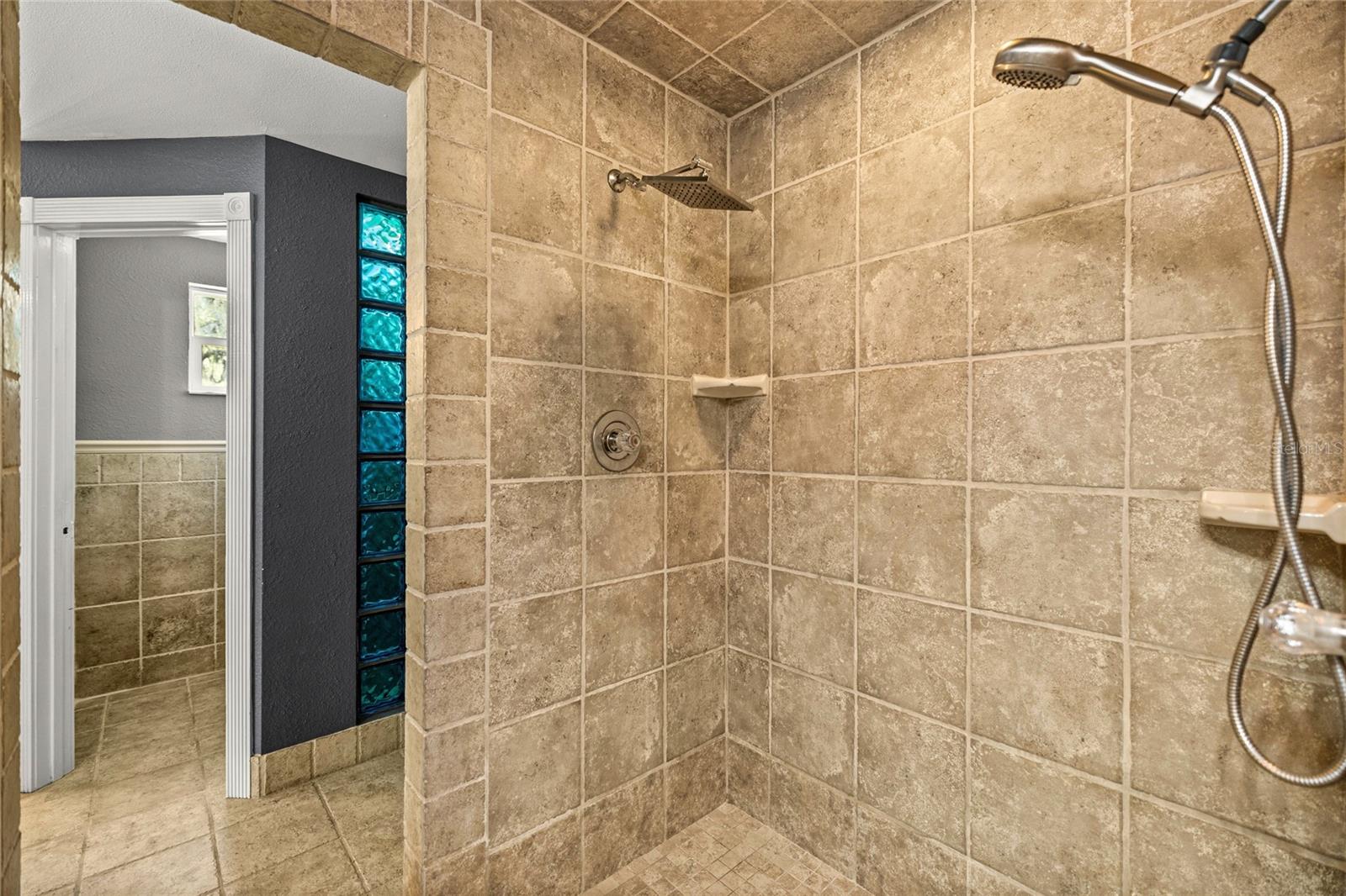 Image 39 of 70 For 2401 26th Street
