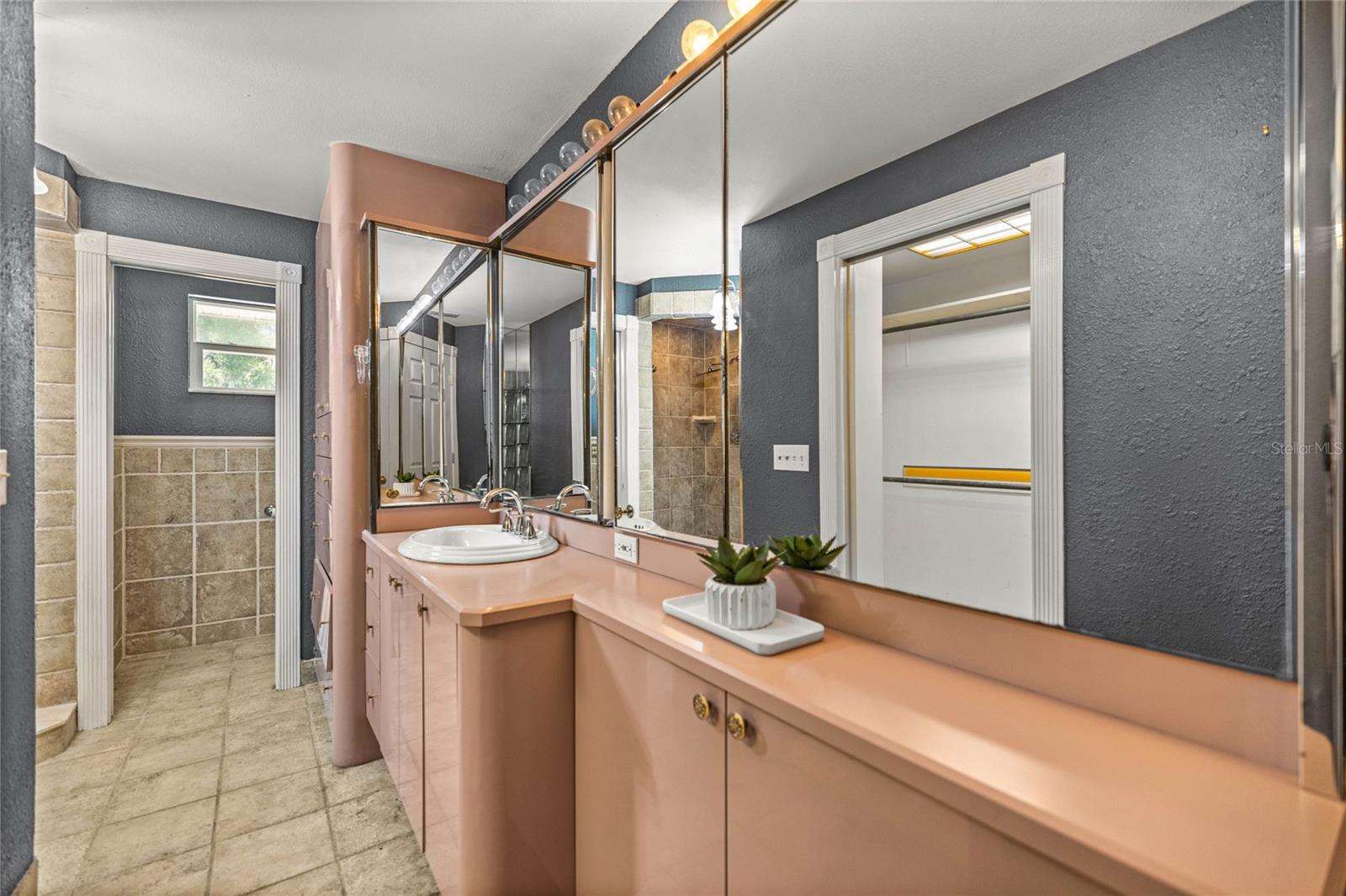 Image 40 of 70 For 2401 26th Street